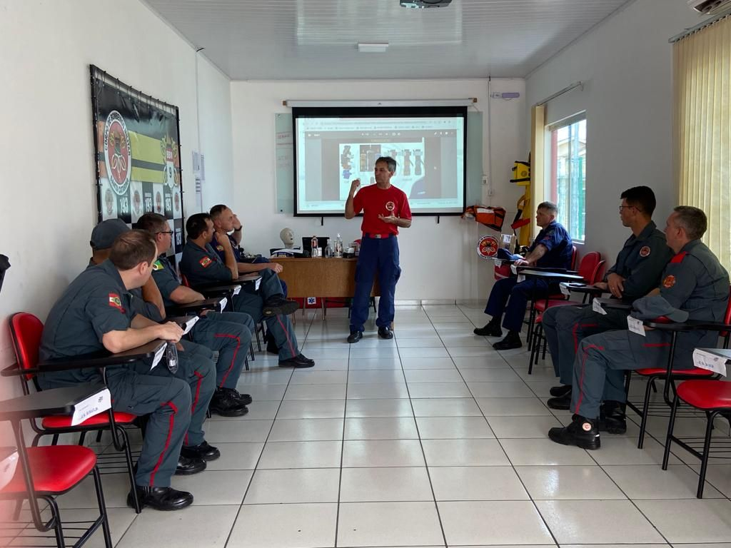 Bombeiros do batalhão de Canoinhas participam de treinamento de atendimento pré-hospitalar