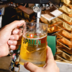 O que dá pra comprar com o preço de um chope da Oktoberfest Blumenau 2026?